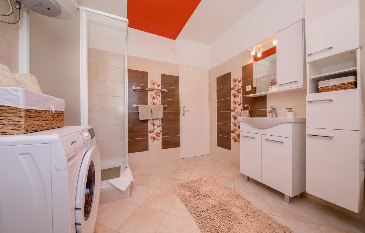 Apartments Luka Rab Town Zewnętrze zdjęcie
