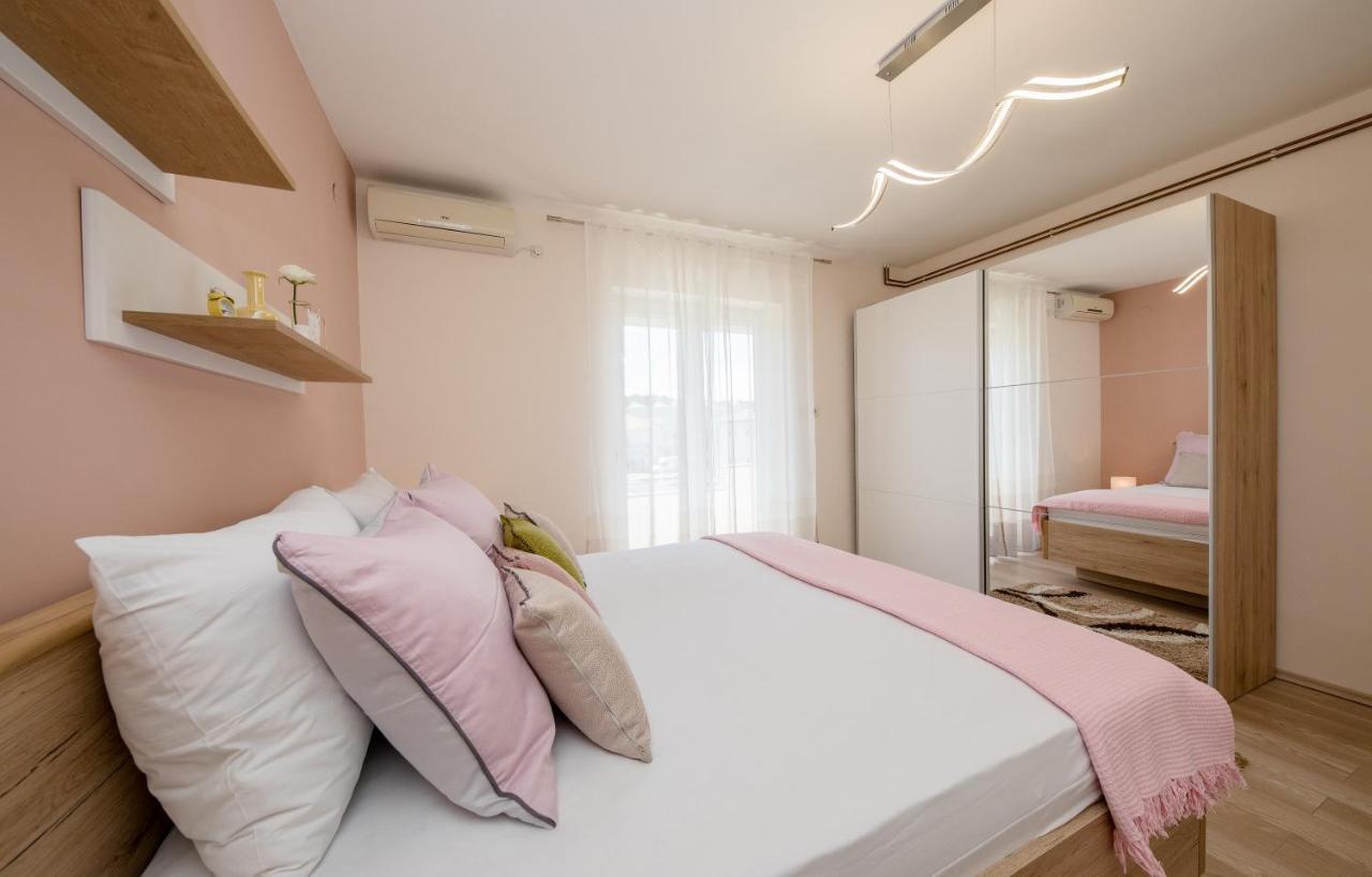 Apartments Luka Rab Town Zewnętrze zdjęcie