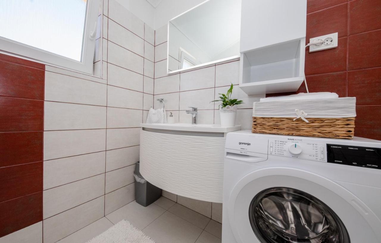 Apartments Luka Rab Town Zewnętrze zdjęcie