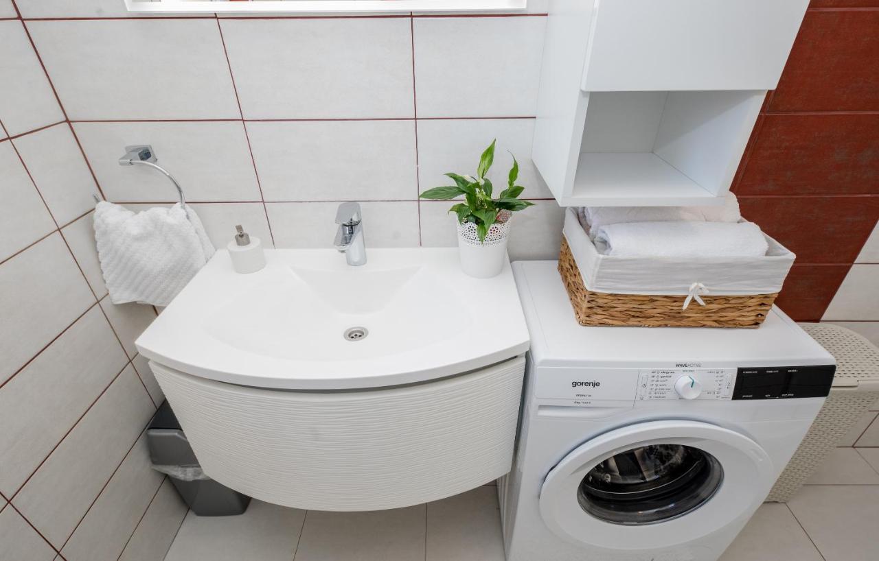 Apartments Luka Rab Town Zewnętrze zdjęcie